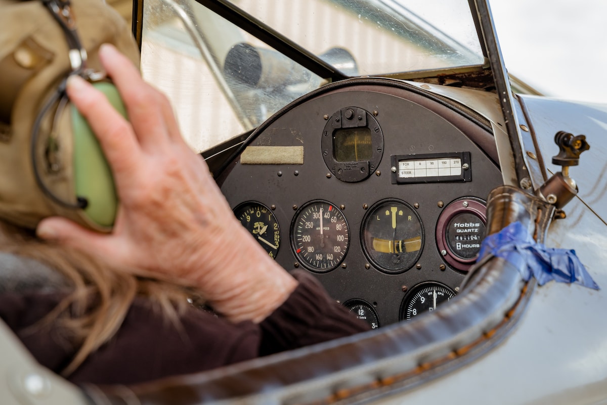 オープンカビンの複葉機で飛行レッスンを受けよう · ☆5.0