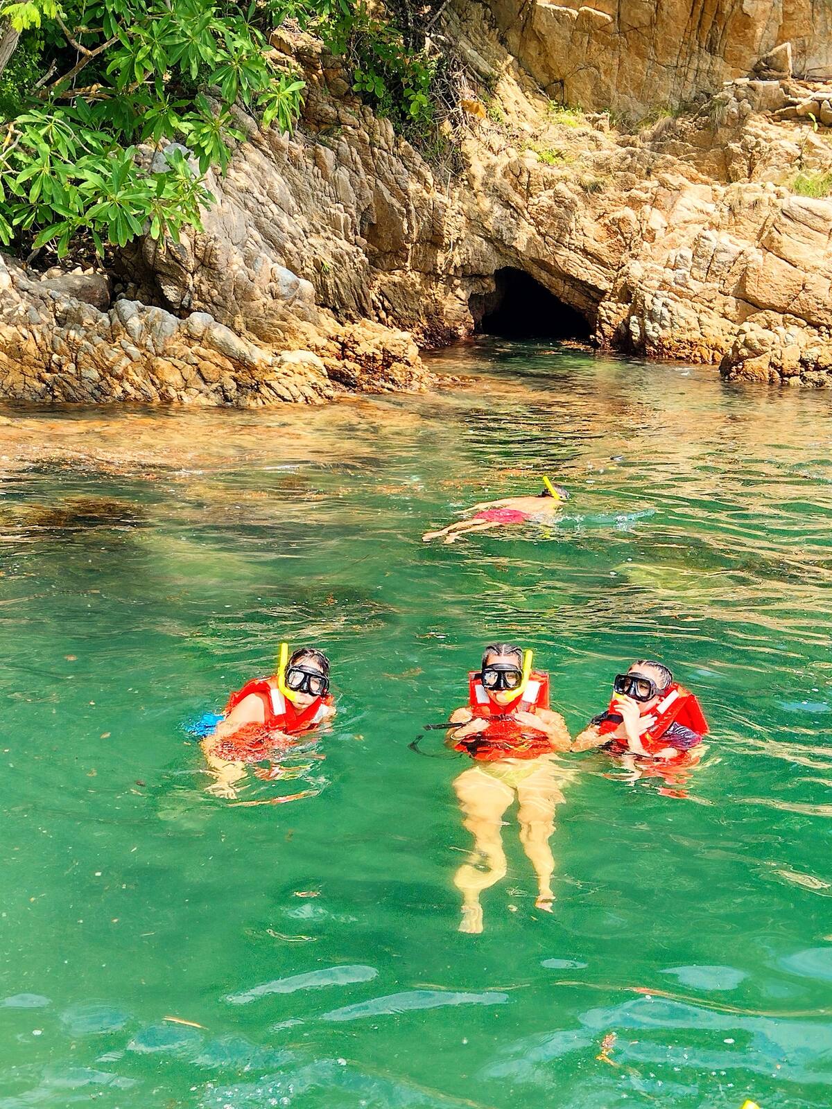 tourists snorkeling in Puerto Vallarta