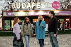 לגלות את האווירה של בודפשט, ברים במבנים נהרסים ואמנות רחוב