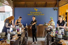 在奶奶的有机农场烹饪泰国菜肴