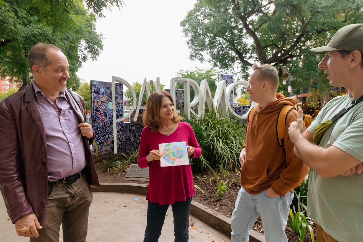 Explore street art in Palermo Soho