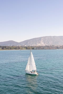 Paseo privado en velero por el lago Lemán