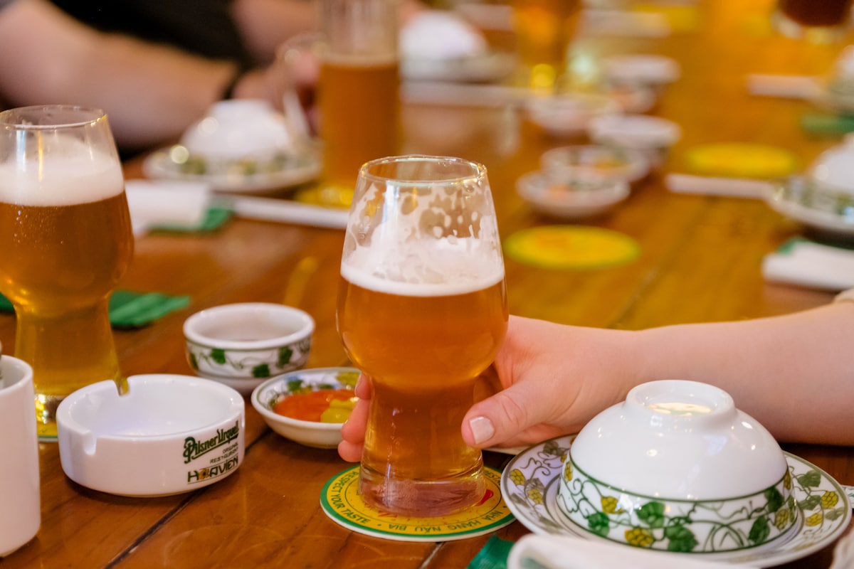Craftbier und Essen in Saigon mit dem Roller