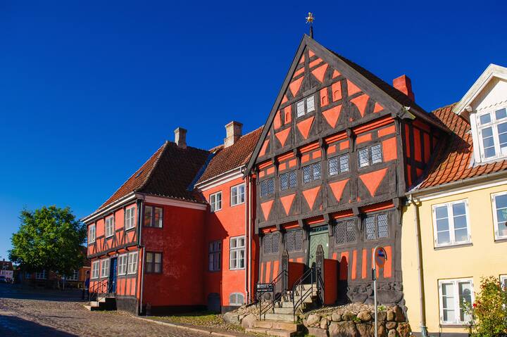 On the route, you'll come across Henner Friisers House - Middelfart's oldest house dating back to 1500, which now serves as a museum that showcases the history of the porpoise and more.