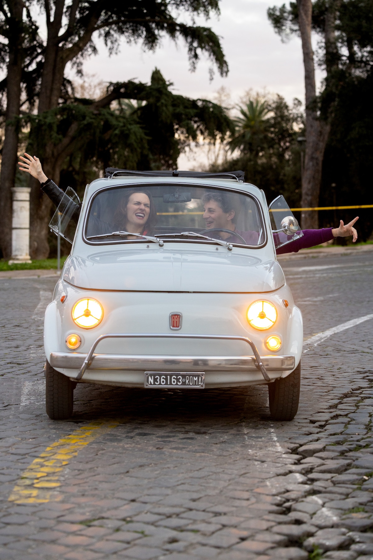 Дневна и нощна обиколка във винтидж Fiat500 с римлянин