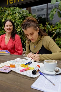 סדנאות אומנות יצירתית מעוררות השראה עם ולנטינה