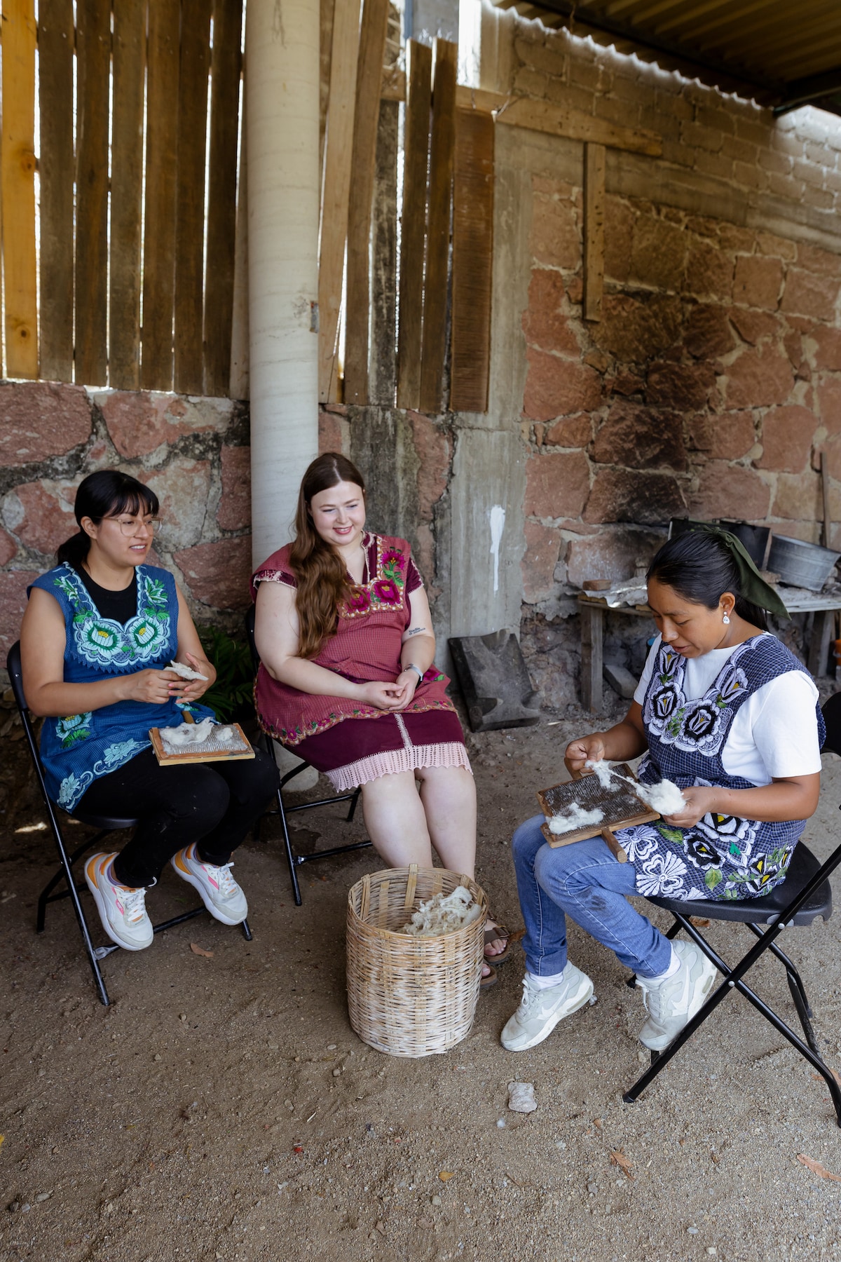 Dyeing wool with plants and insects