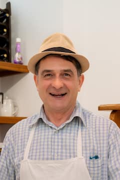 Make mozzarella, pasta, and tiramisù in Agerola