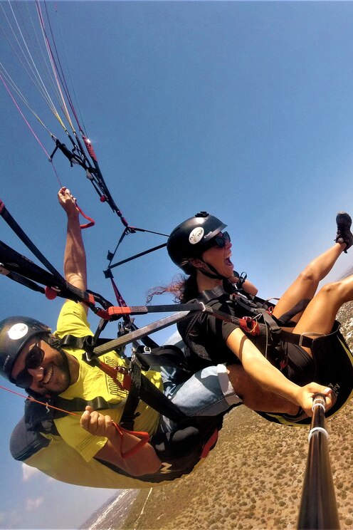 Show full-screen, host-provided image