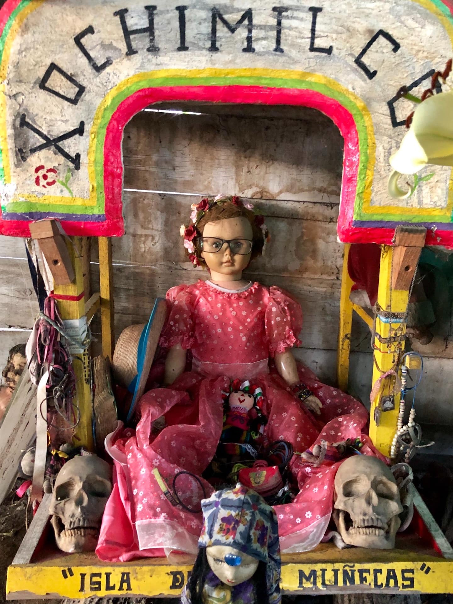 doll at isla de las muñecas xochimilco