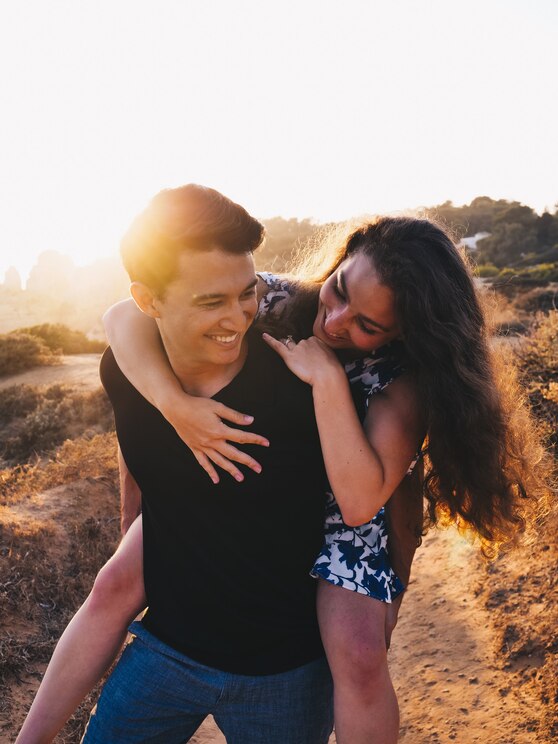 Show full-screen, host-provided image