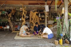 Aprende a tallar madera en una casa tradicional balinesa