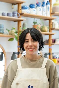 Dale forma y decora un plato de tapas con un artista