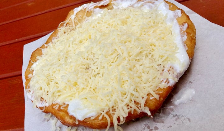 Trad. LÁNGOS w. Sour cream & cheese 