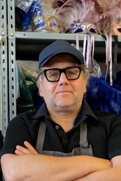 ליצור מסכה ונציאנית עם אומני קולנוע מומחים