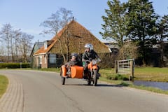 Paseo por el campo en sidecar vintage