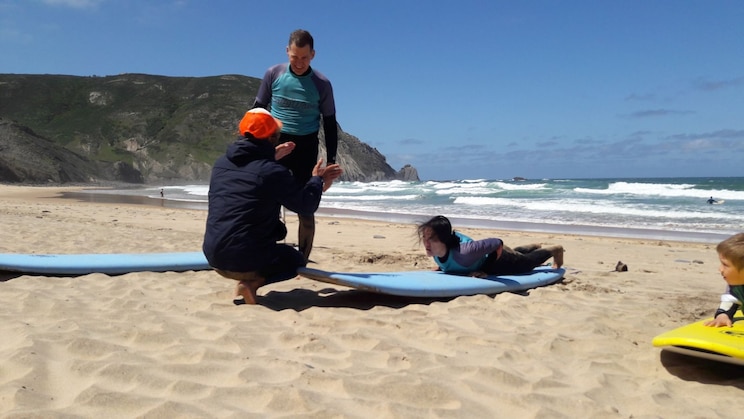 Show full-screen, host-provided image