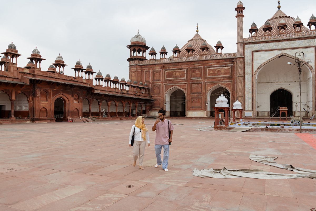 Gain perspectives on the city through poetry