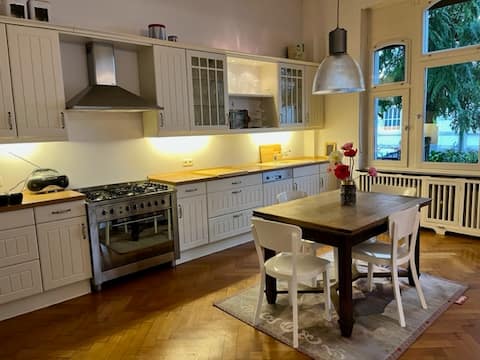 Chic apartment in city villa