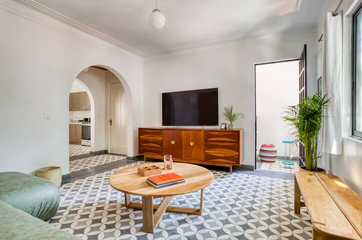 2Br classic building w/all amenities