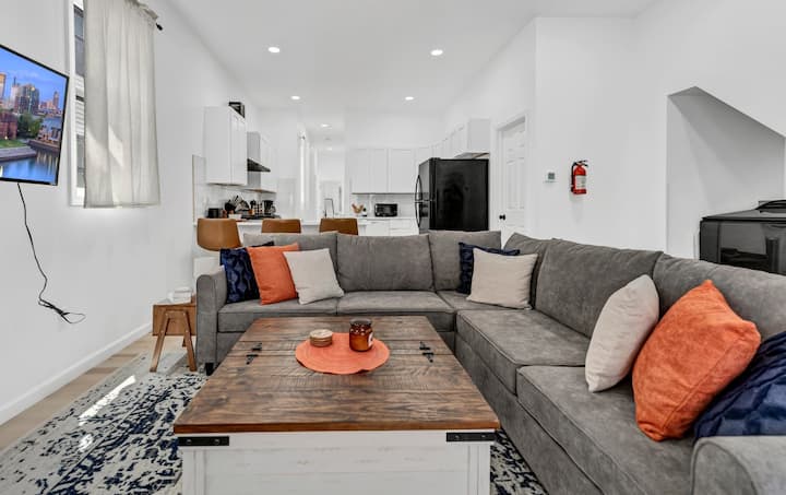 Stylish & Roomy Full House Dtwn - Buffalo, NY