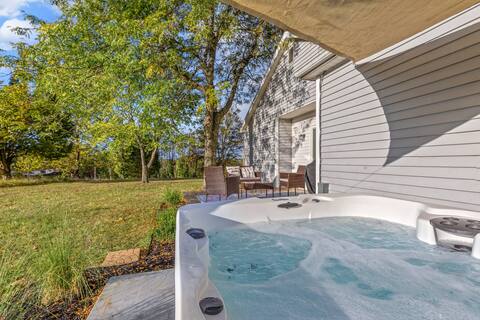 The Luxe/Hot Tub/ King Beds/10 Mins Shaker Village