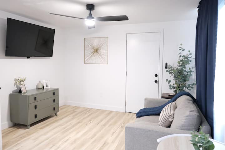 Sunshine 1 Bedroom Oasis - Phoenix, AZ
