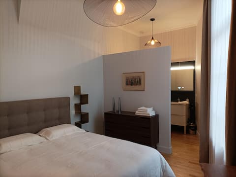 Apollo Apartment, Downtown