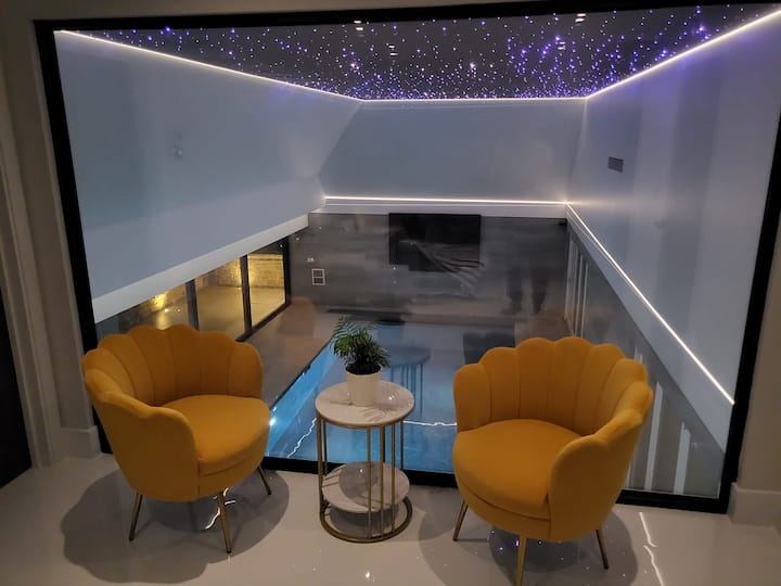 Apartment & Private Surrey Hills Heated Spa & Pool - 霍舍姆