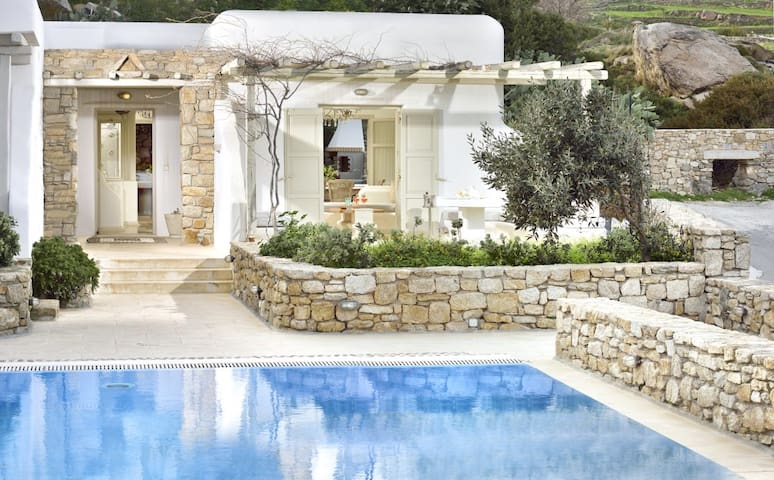 Villa Mon Rêve with Jacuzzi, 5′ walk – Ornos beach