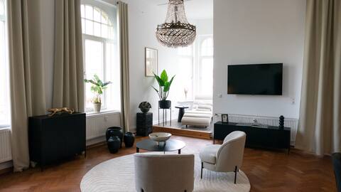 Lio Suite: Design Apartment Netflix Parking