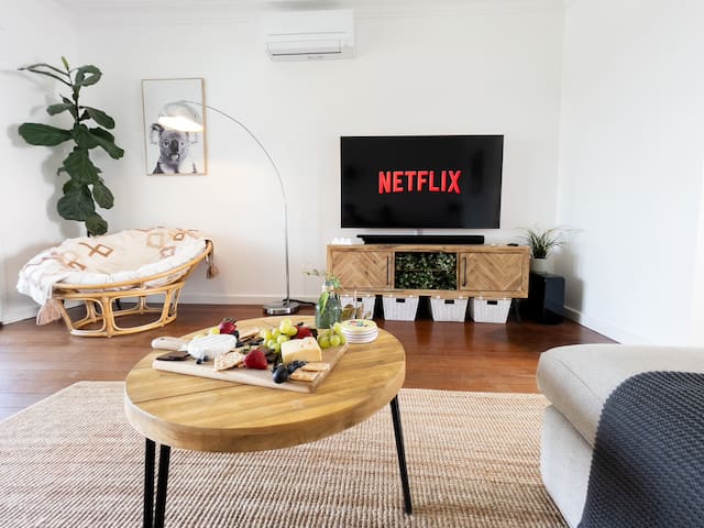 Cosy House with Hillside View