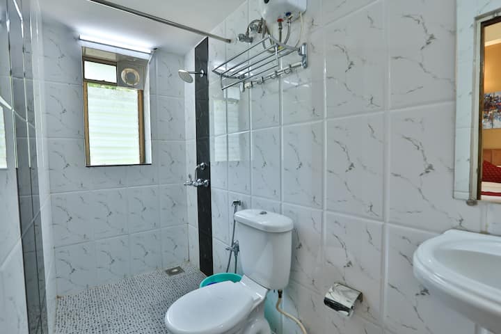 Full bathroom 3 image 1