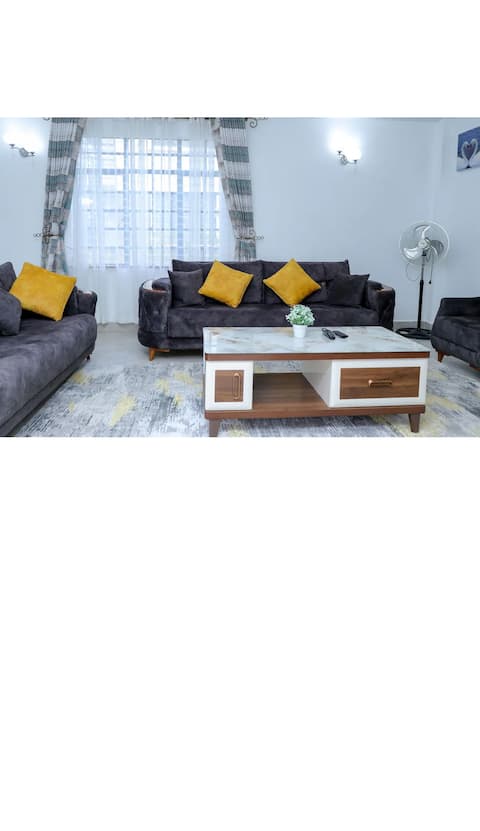 Lavish 3BR with pool Greenpark