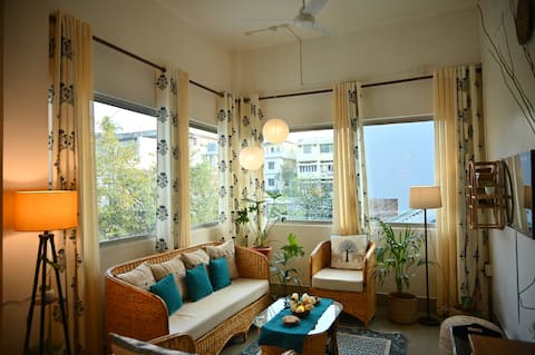 The Cozy Zoo Road Apartment