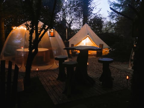 La Clairière des Lapons, with optional hot tub.