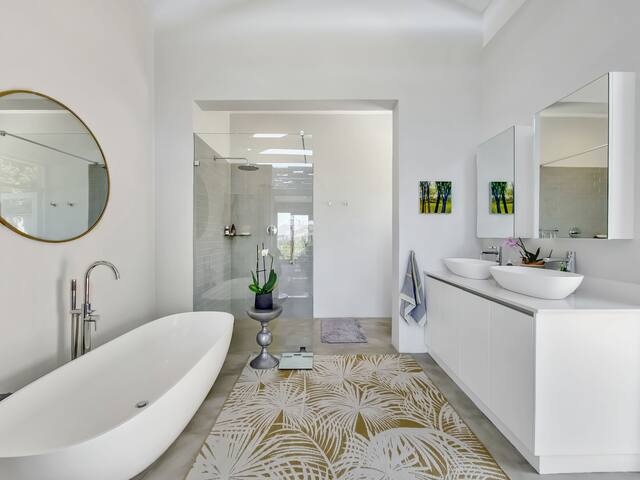 Home overlooking Hout Bay gallery image 4