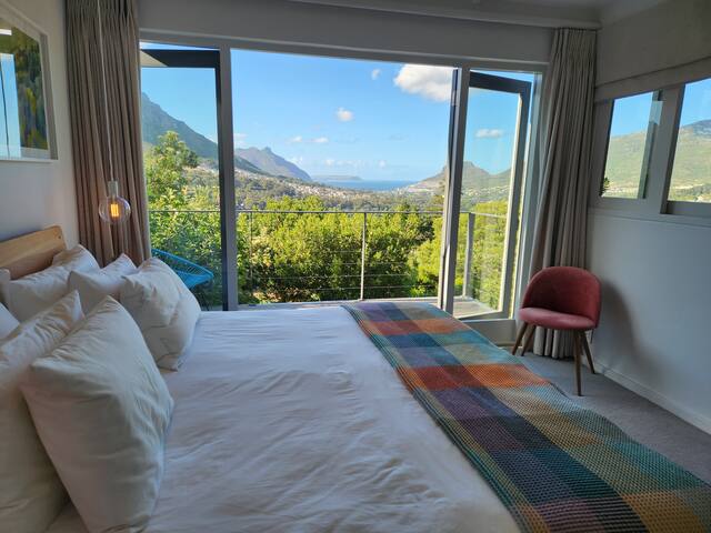Home overlooking Hout Bay gallery image 2