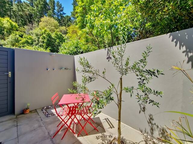 Home overlooking Hout Bay gallery image 5