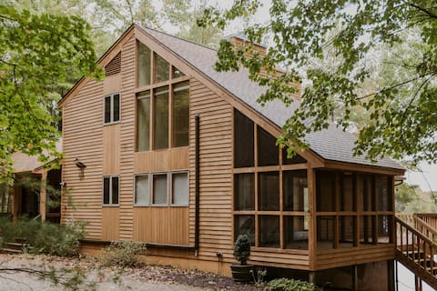 TC Lake House w/Hot Tub, Pontoon, & Game Room!