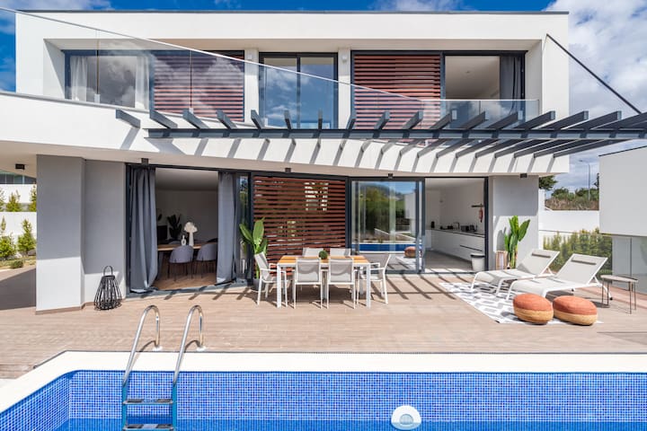 Hazel Grey Villa, Sintra, Lisbon