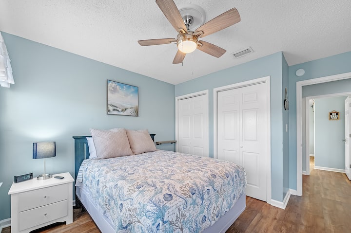Your cozy queen bedroom offers soft bedding, Smart TV & calming coastal décor. The perfect retreat to rest and recharge between sunny beach days, poolside lounging, and Gulf Shores adventures.