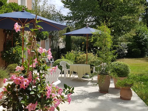 Charming, large garden. Between Nantes and Clisson.