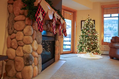 Popular Airbnb listing: Cozy Mountain Gem! Spacious 2 Bedroom in Copper Mountain