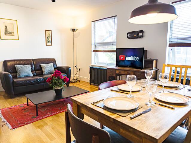 Large 2 Bedroom Apt in Hackney gallery image 2