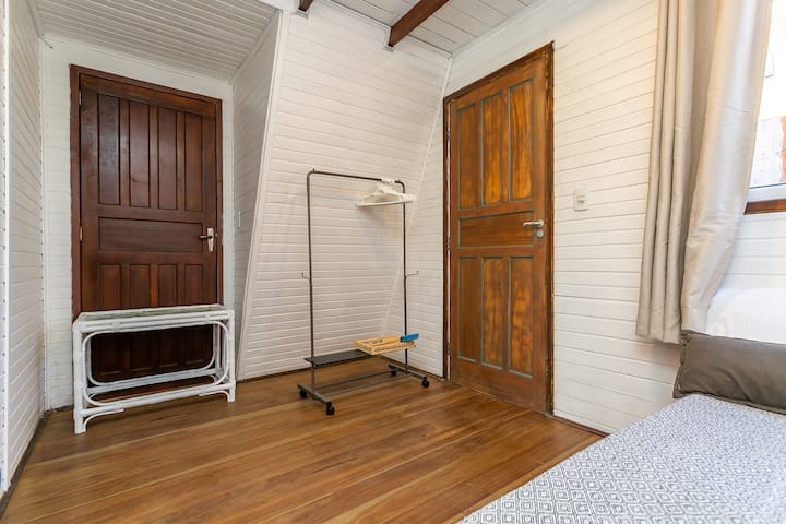 Ორადგილიანი ოთახი პირველ სართულზე, ორადგილიანი საწოლით.