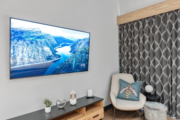 *Walk To Niagara Falls Tourist Area 1 Bedroom Loft - Niagara Falls, NY