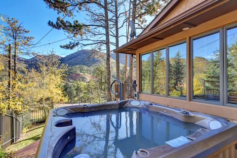 6-Bedroom Mountain Cabin with Hot Tub