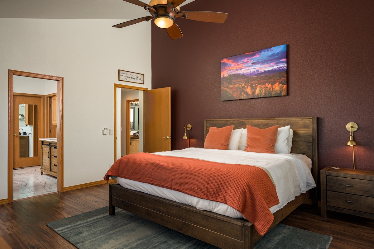 秋季卧室，加大双人床