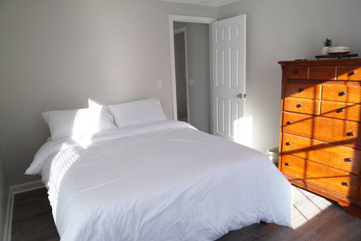 7 Bed in Narragansett – walk to private beach gallery image 4